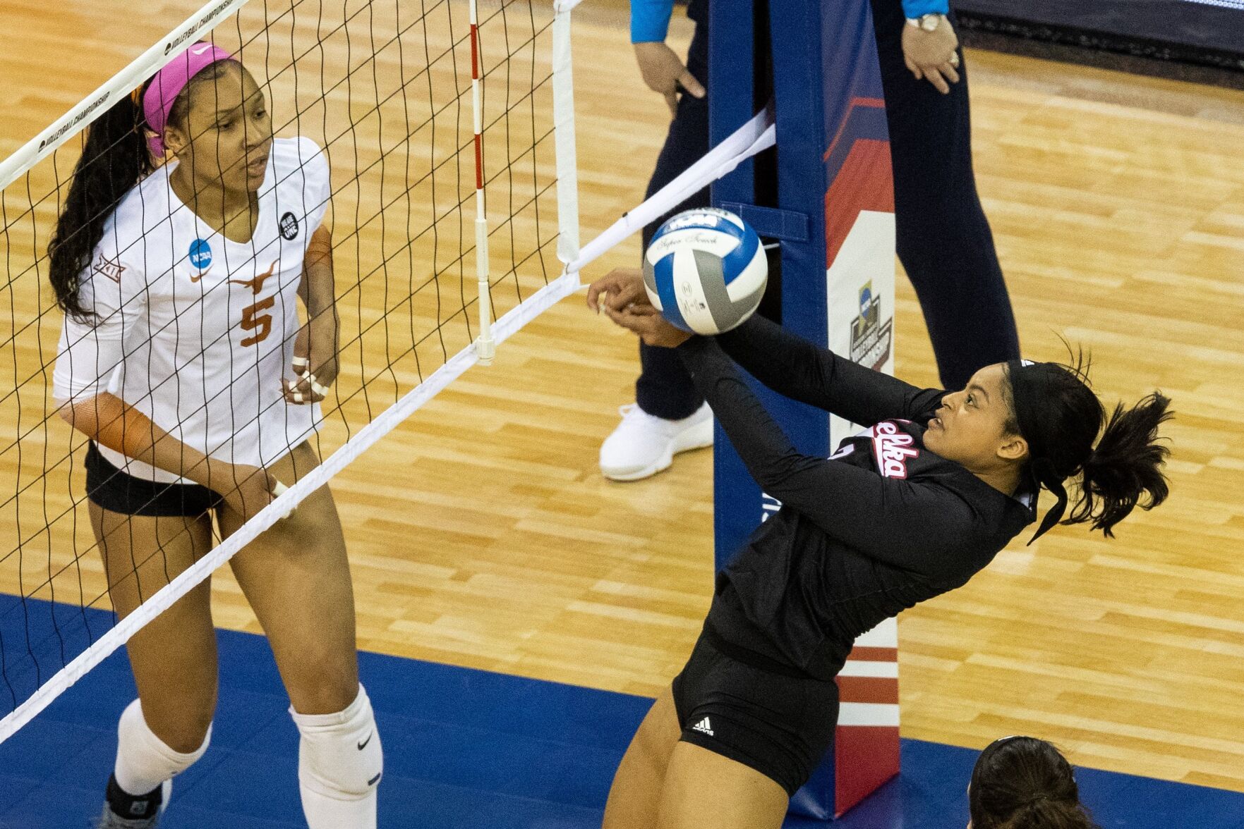 042021-owh-spo-nuvolley-ar32